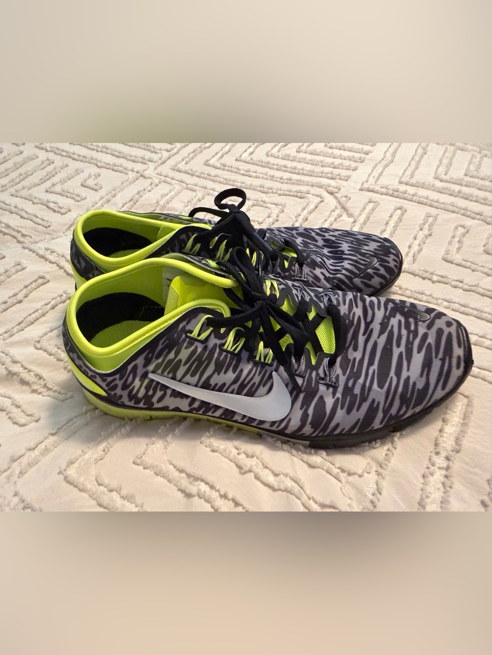 Like new Nike Women’s Gray Patterned Sneakers with Neon Yellow Accents